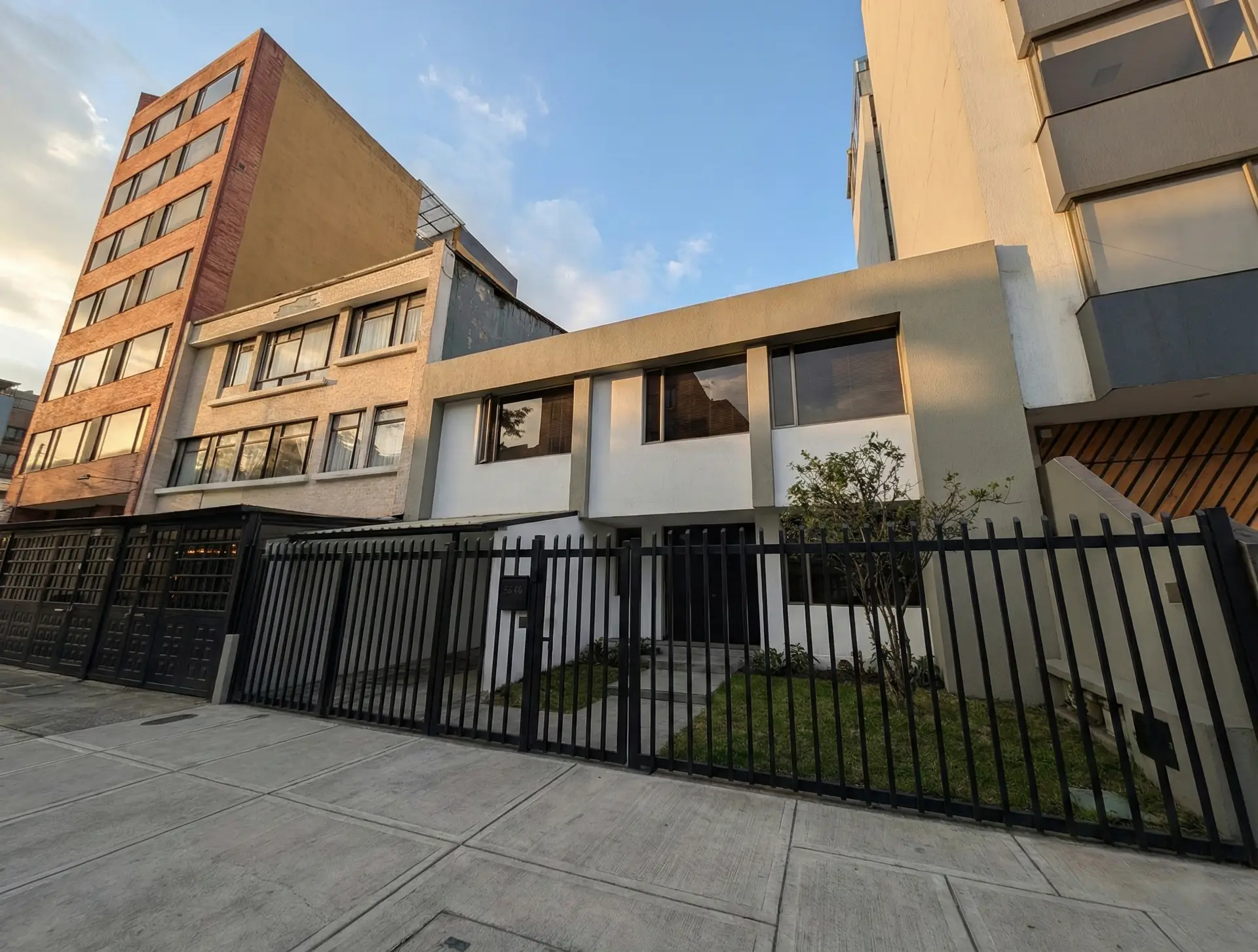 Fachada de Inn House, residencia universitaria en Bogotá